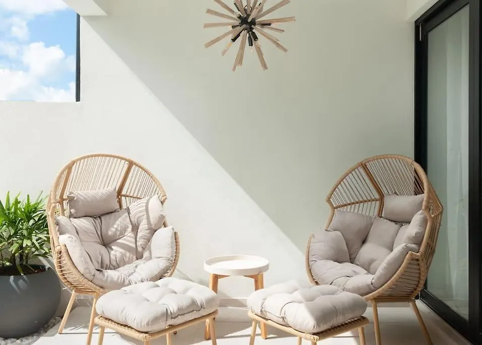 Porters 2 Bed Townhome Azzurro - Walk To Beach Saint James